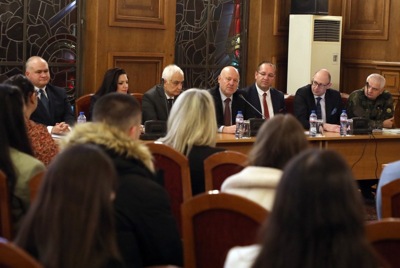 Министър Тодор Тагарев пред македонски студенти: Доброто ни сътрудничество в отбраната спомага за развитието на двете страни