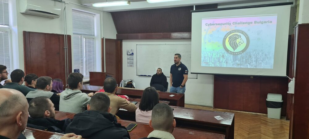 Треньорът на националния отбор по киберсигурност на България гостува на Висшето военноморско училище „Н. Й. Вапцаров“
