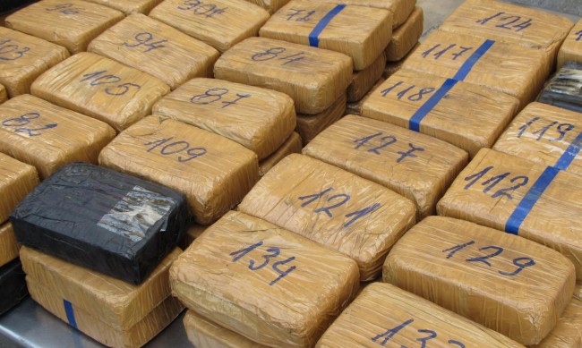 Полицията в Еквадор конфискува близо три тона кокаин