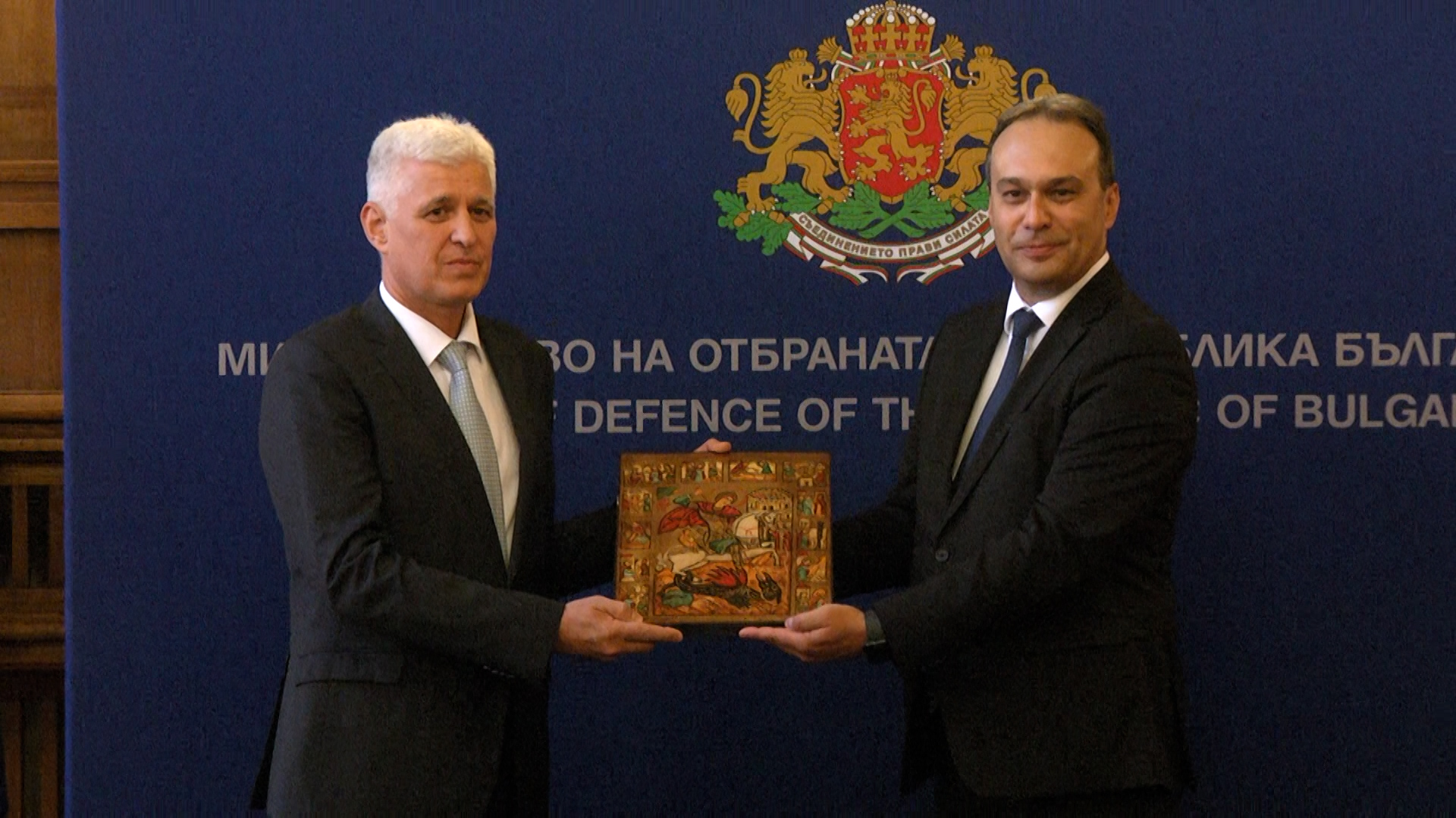 Служебният министър на отбраната Димитър Стоянов прие поста от предшественика си Драгомир Заков