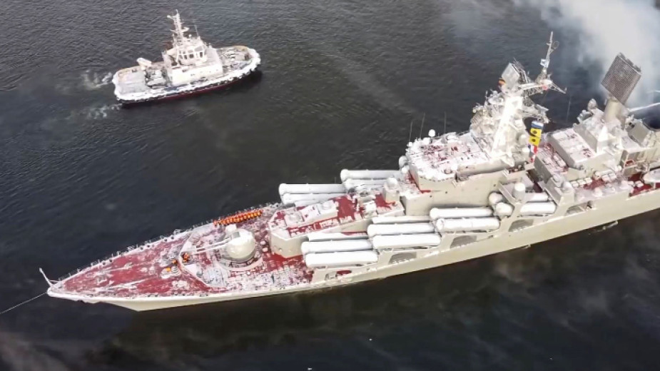 Шест руски десантни кораба преминават Босфора на път за Черно море
