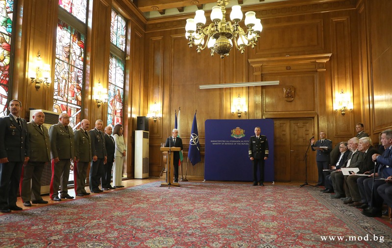 Министърът и началникът на отбраната наградиха представители на военно-патриотични съюзи по случай 6 май