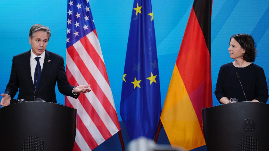 САЩ и Германия предупредиха Русия за „тежки последствия“ заради Украйна