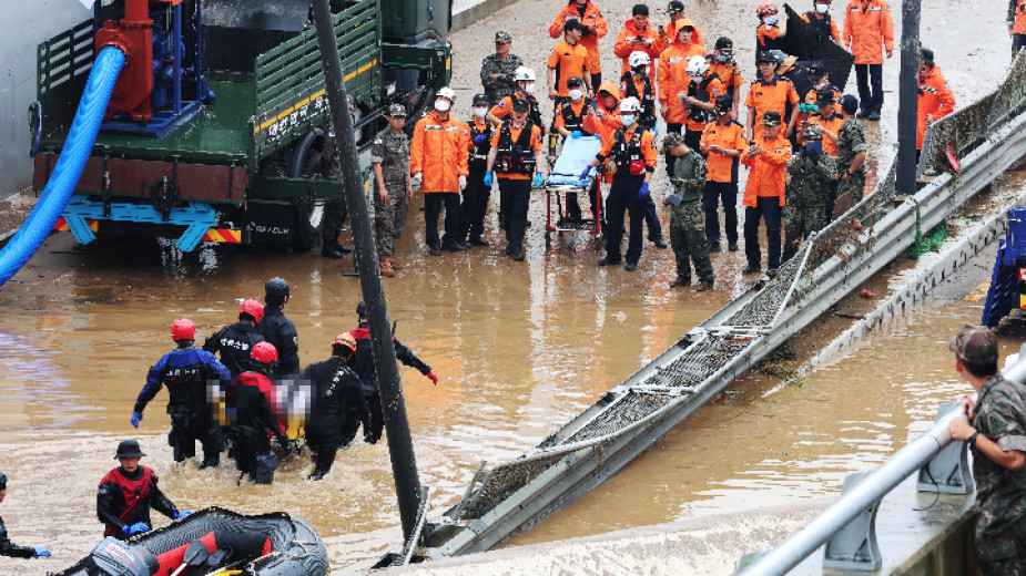 Най- малко 40 станаха жертвите на наводненията в Южна Корея