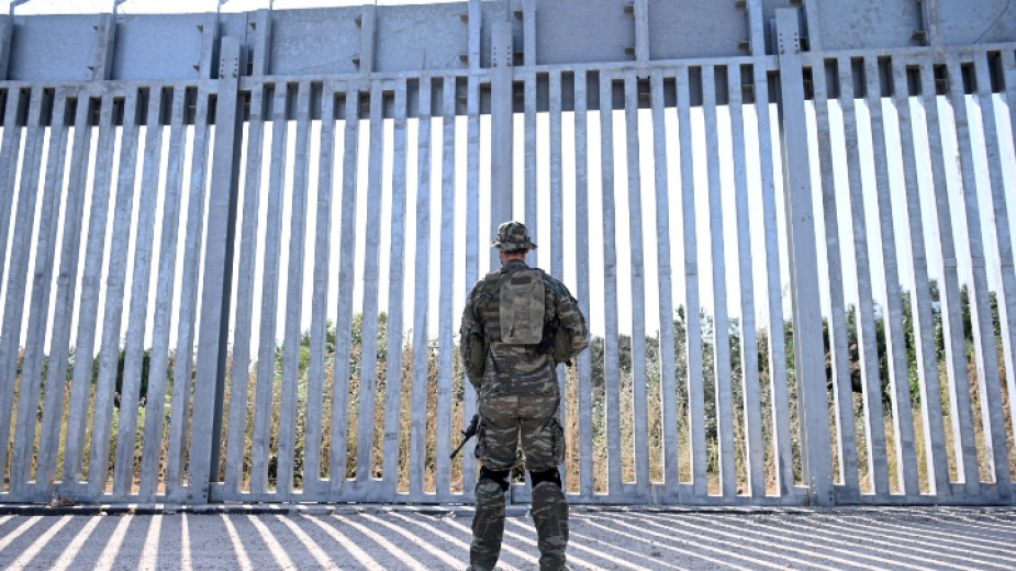 Гърция вече е с 40 километрова ограда на сухопътната граница