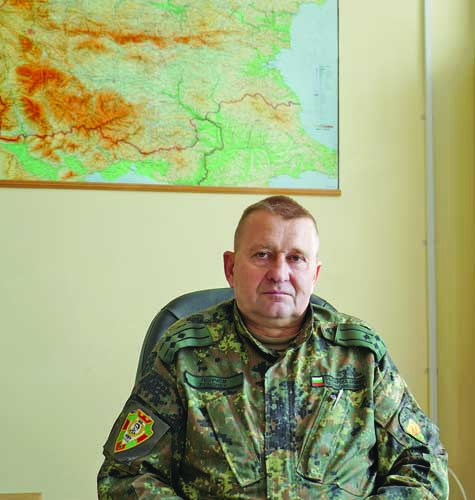 Полковник Евгени Пенчев: Новите курсантски униформи са елегантни