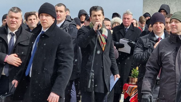 Премиерът Кирил Петков на връх Шипка: Стига сме се делил. Честит празник, българи!