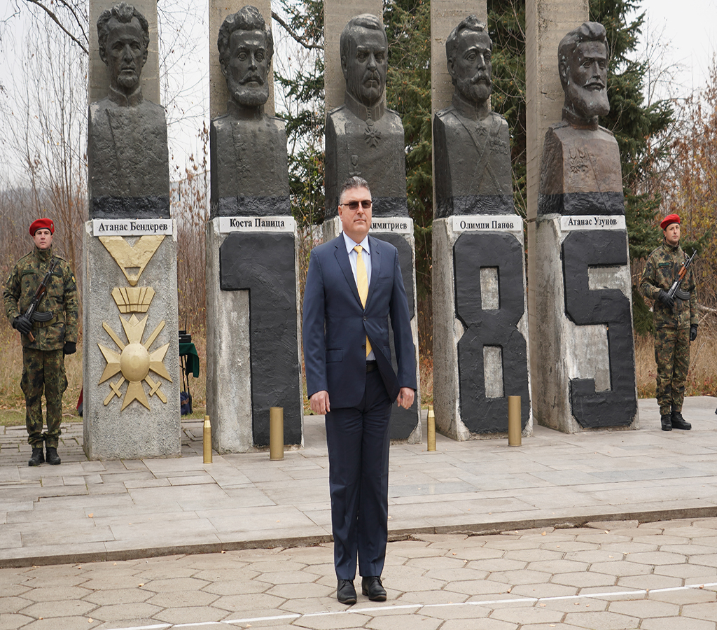 Министър Панайотов: Саможертва е нужна и днес