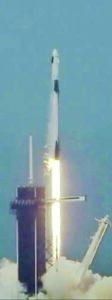 Ракетата 'Фолкън 9' излетя на 30 май т.г. от историческия стартов комплекс 39А в Космическия център 'Кенеди'. От него са тръгвали много мисии на 'Аполо' и совалките. Преди няколко години 'Спейс Екс' нае комплекса по настояване на Илън Мъск