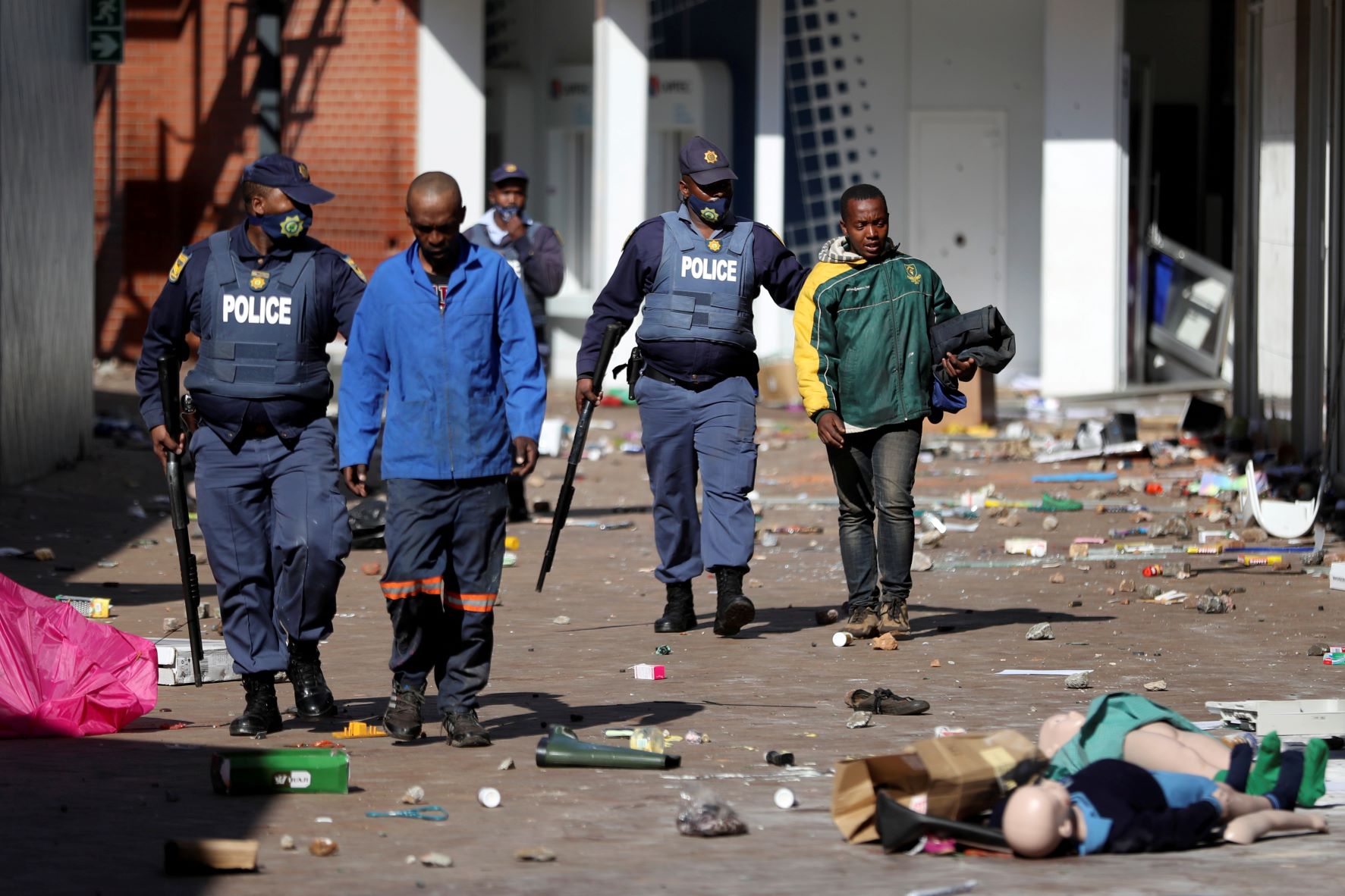 72 жертви на безредиците в Южна Африка