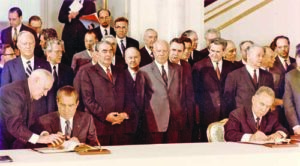 May 24, 1972.  President Richard Nixon and Premier Aleksei Kosygin signing the agreement of cooperation in the exploration and use of outer space.  C9179 frame 06
