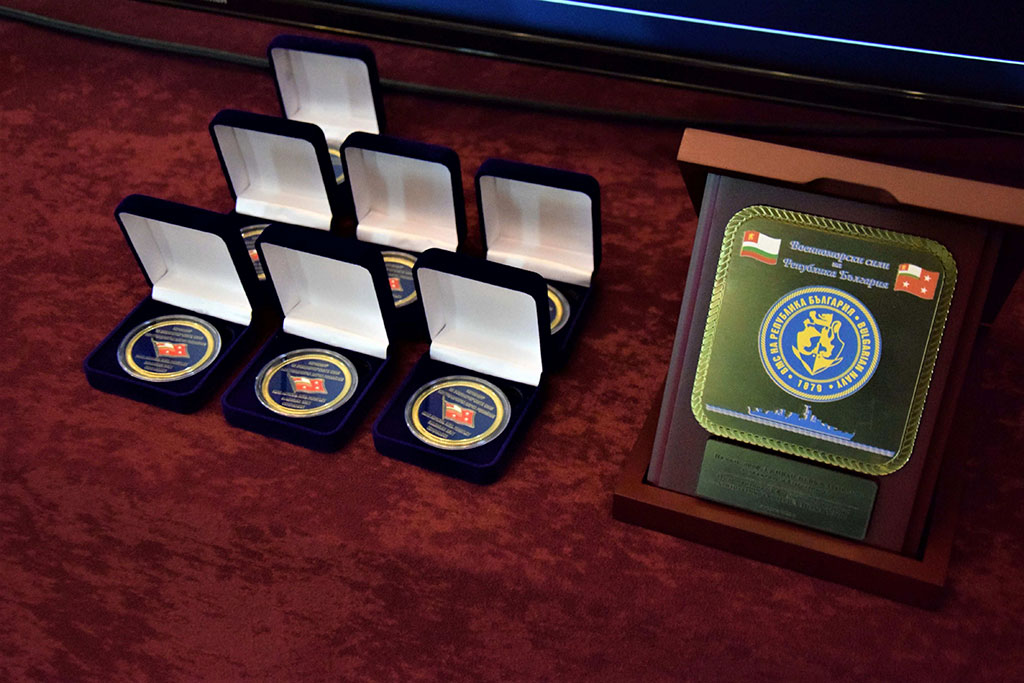 Командирът на Военноморските сили награди изявени военни медици