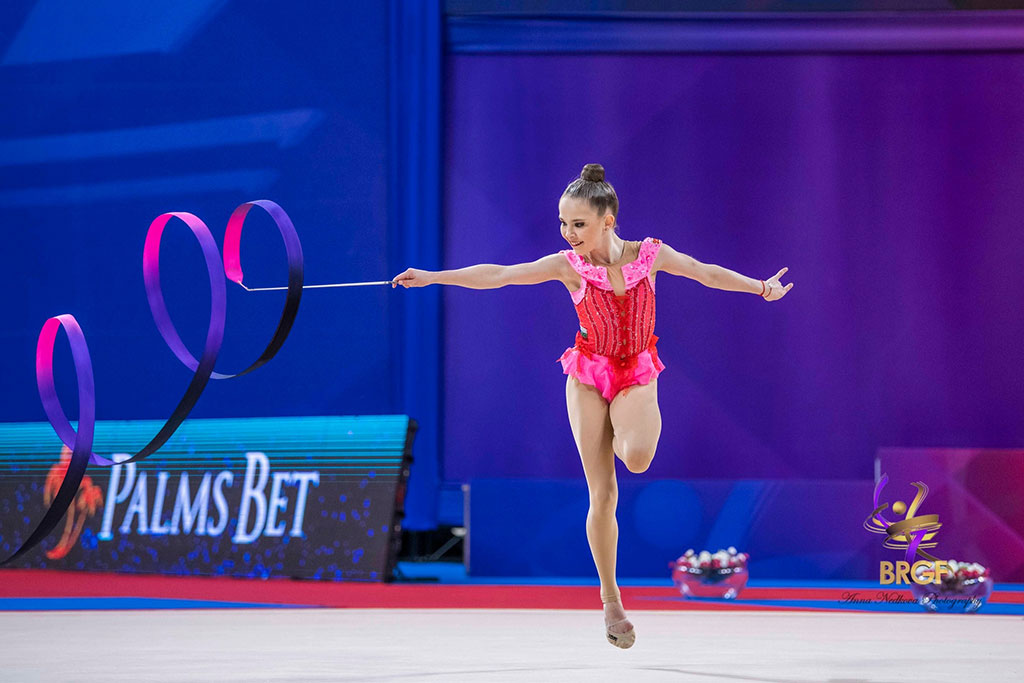 Стилияна Николова спечели титлата в многобоя на Световната купа по художествена гимнастика в София, Ева Брезалиева завърши на шеста позиция