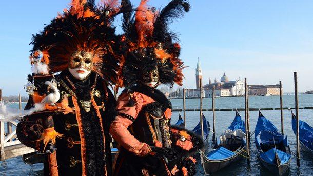 Втори ден на Венецианския карнавал