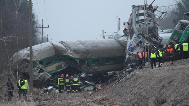 Десетки жертви при тежка влакова катастрофа в Пакистан
