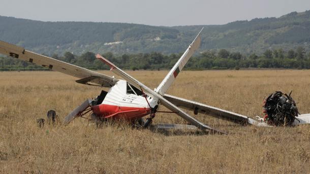 Малък самолет е паднал до летище Лесново, пилотът е загинал
