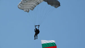 12-13-bg-flag-parashut