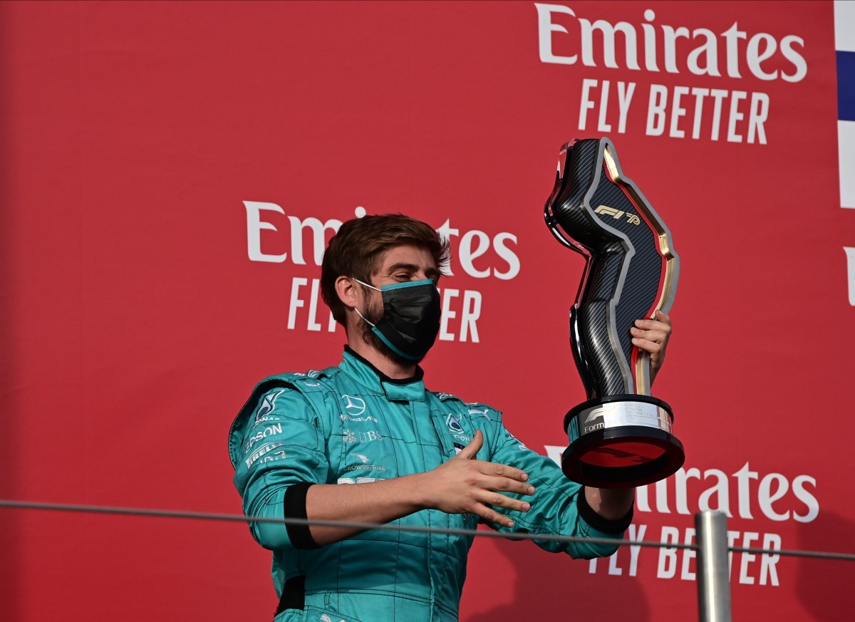 Победа за Хамилтън на „имола“ и седма рекордна титла за Мерцедес във Формула 1