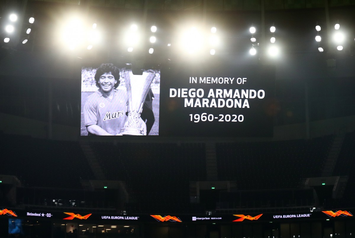 Марадона беше погребан до родителите си в Буенос Айрес