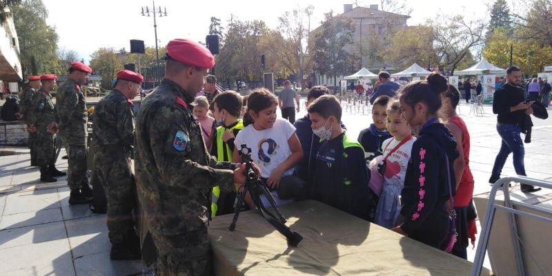 „Бъди войник“ в Самоков – голям интерес към информационната кампания на МО