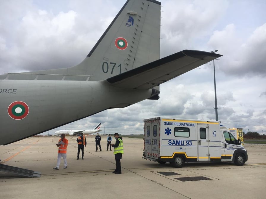 Военновъздушните сили оказаха помощ за транспортирането на тримесечно бебе за лечение във френска болница