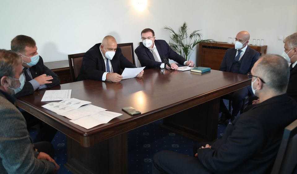 Здравният министър Костадин Ангелов и членове на НОЩ запознаха премиера Бойко Борисов с актуалната здравна обстановка