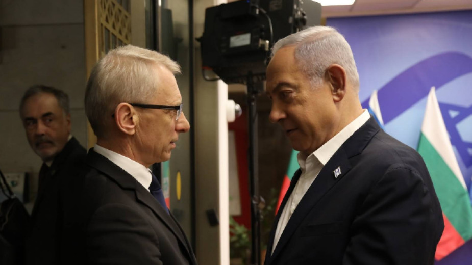 Премиерът Денков в Израел: Тук сме, за да изразим силната си подкрепа