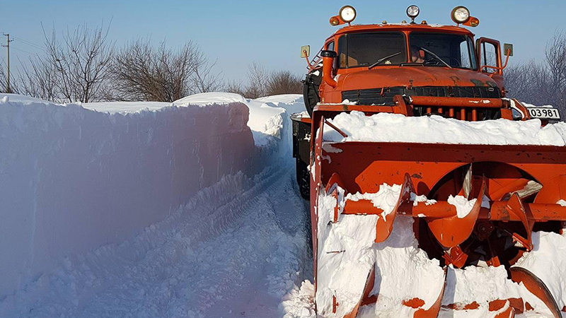 Близо 780 снегорина почистват пътищата, от АПИ предупреждават шофьорите да карат внимателно