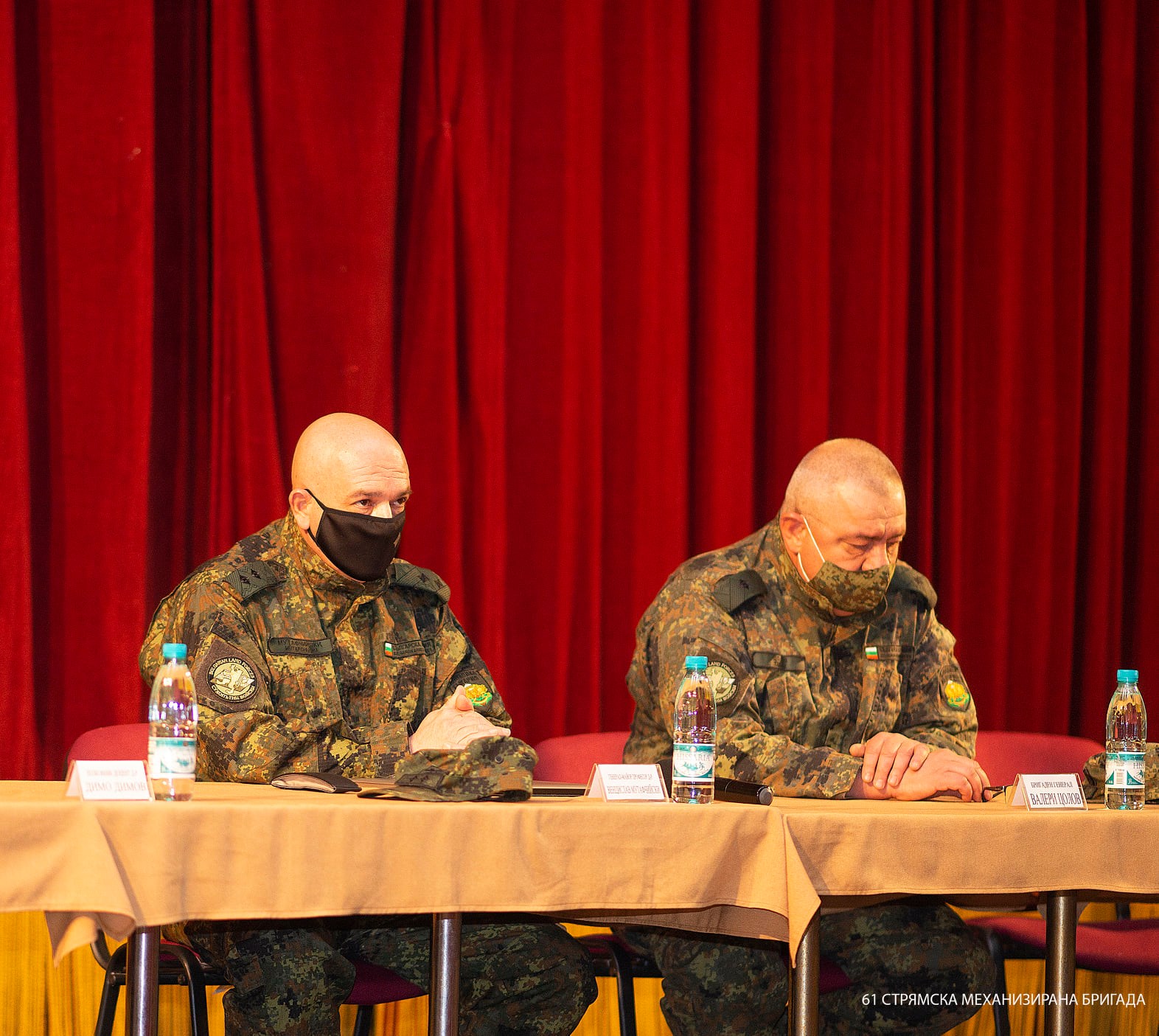 Генерал-майор проф. Венцислав Мутафчийски на среща с военнослужещи преди ваксинацията в армията
