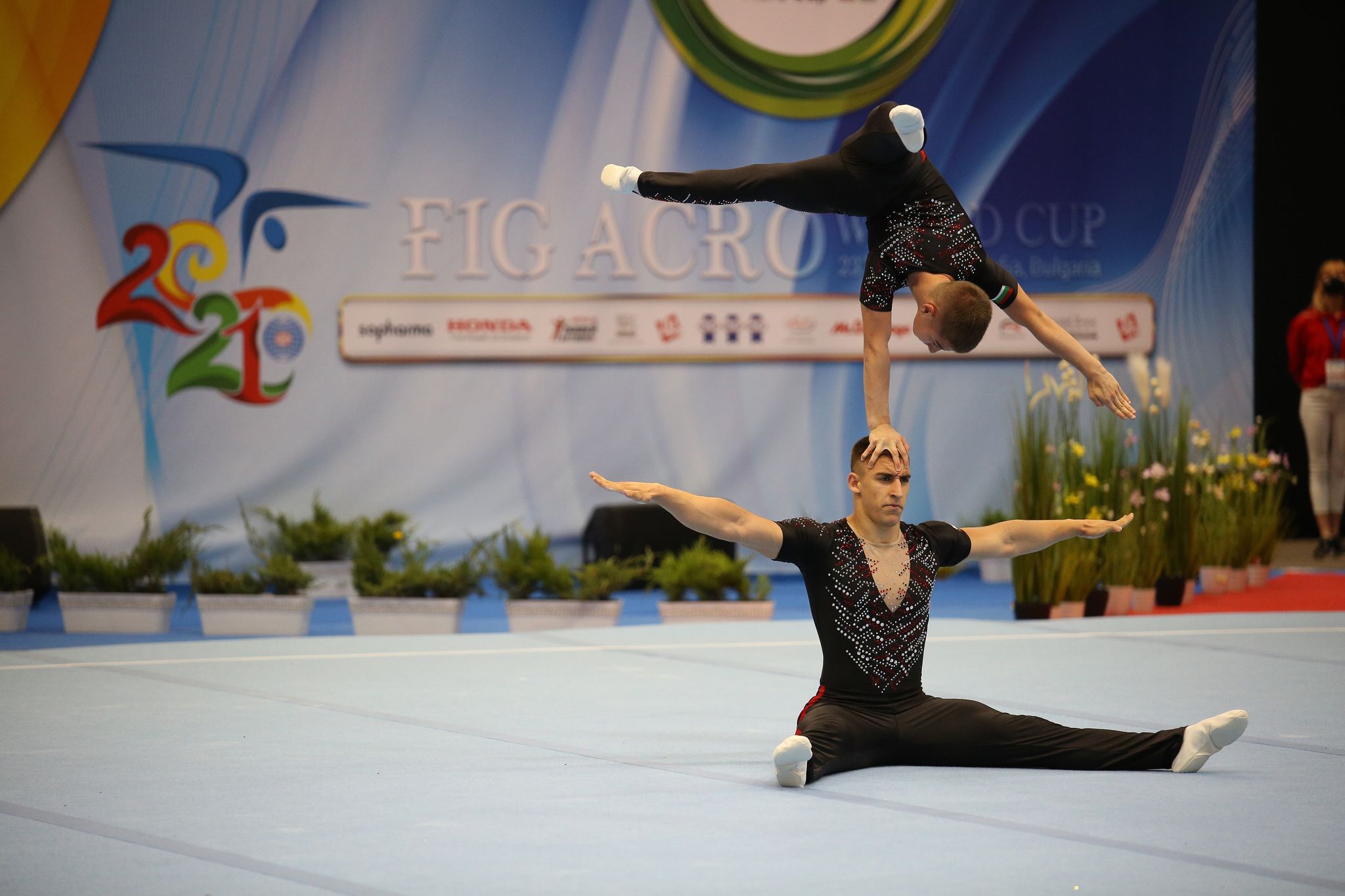 Световната купа по акробатика стартира в София без публика и със силно българско участие