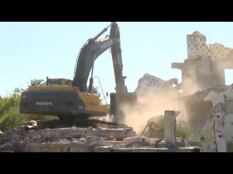 Събарят незаконни постройки в махала в Стара Загора