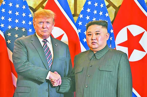 Тръмп и Ким Чен-Ун ядоха скариди и не се разбраха