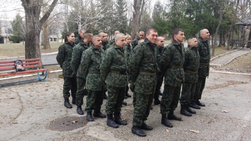 Младежи и девойки с интерес към военното дело започнаха курс по начална военна подготовка в Плевен