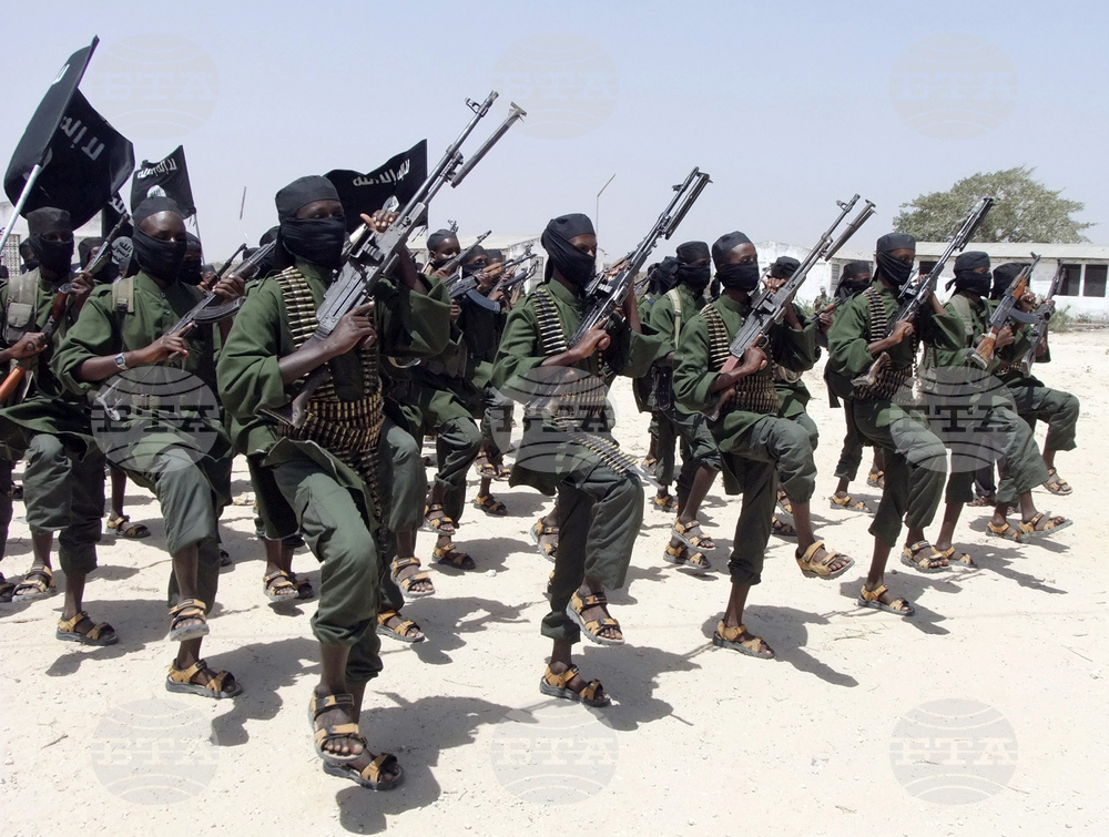 Самоубийствен атентат в Сомалия уби единадесет души, сред които местен представител