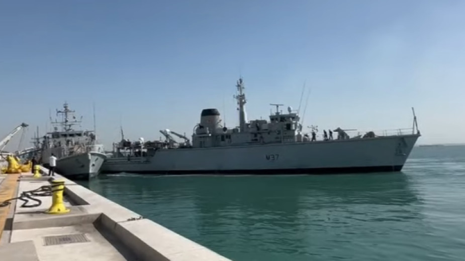 Сблъсък на два британски военни кораба на пристанище в Бахрейн, води се разследване