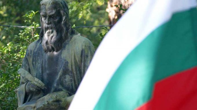 Президентът Румен Радев връчи Почетния знак на държавния глава на изтъкнати български учени