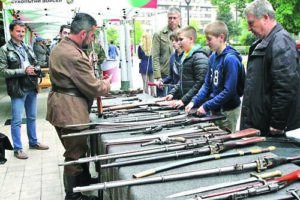 Посетителите на показа в Русе имаха възможност да видят оригинални уникати на хладни и огнестрелни оръжия 