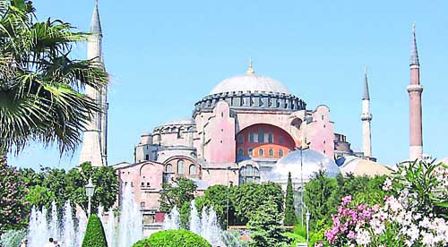 Защо Ердоган превръща „Света София“ в джамия?