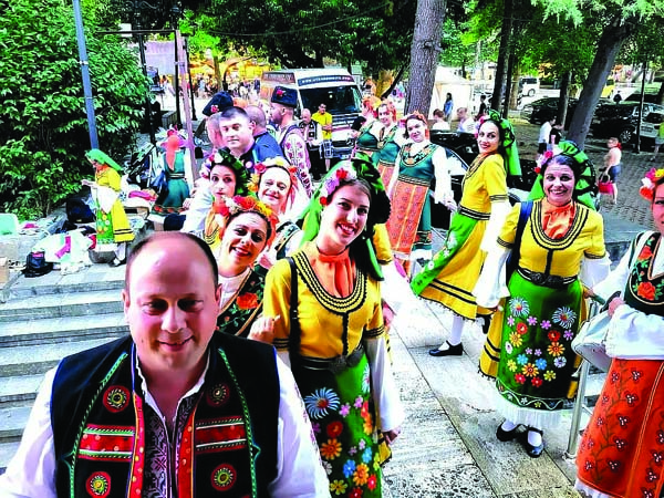 Армейци „воюват“ в ритъма на  българския фолклор