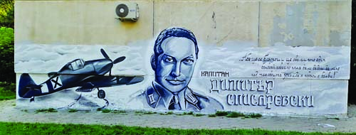 Димитър Списаревски изрисуван  на фасада