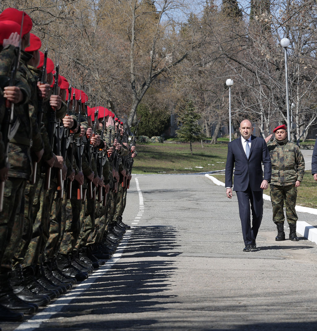 Президентът Румен Радев посети 2-ра Тунджанска механизирана бригада