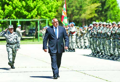 Борисов: Държавата ще осинови военновъздушното училище