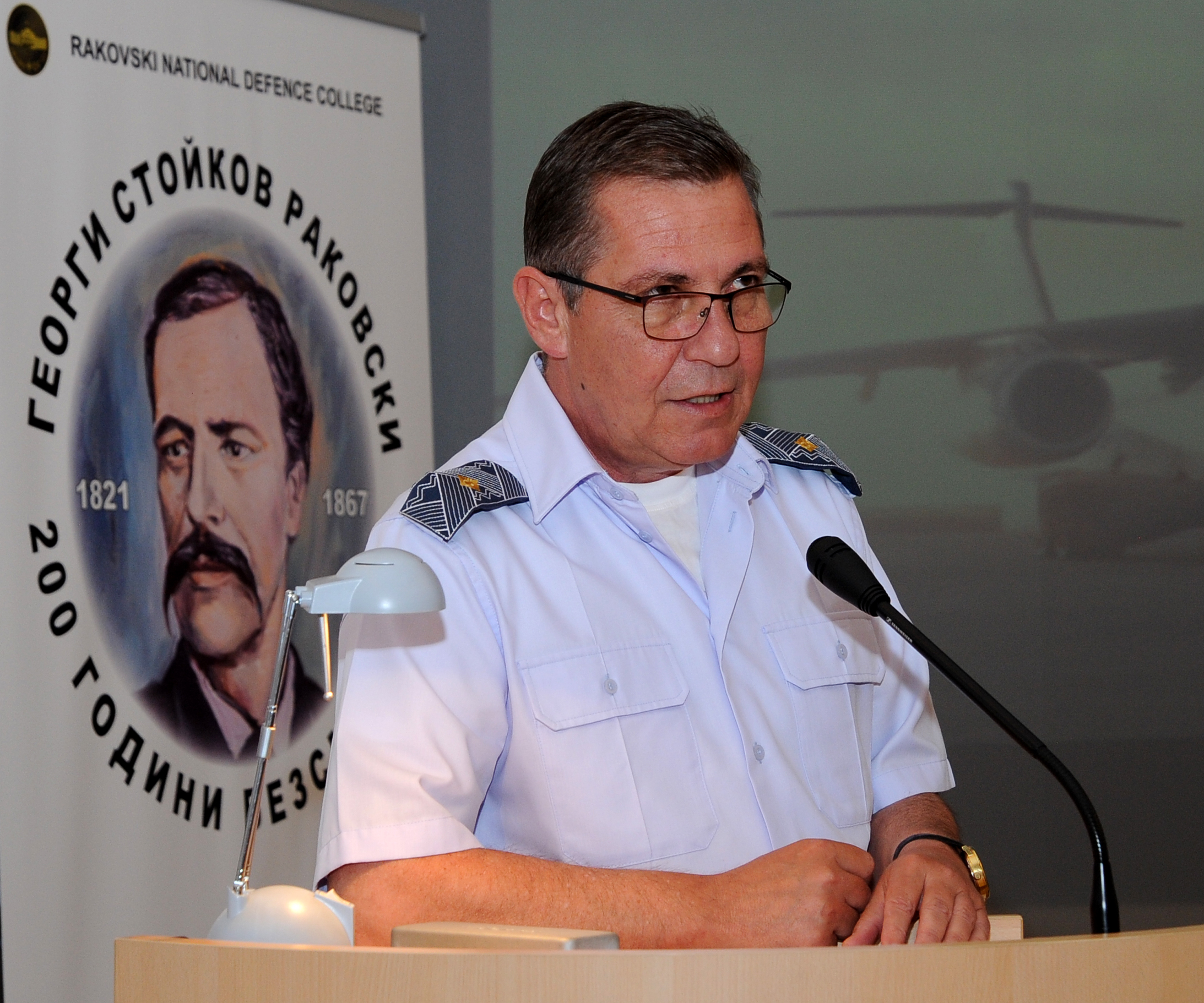 Лидерите на военнотранспортната авиация на симпозиум в София