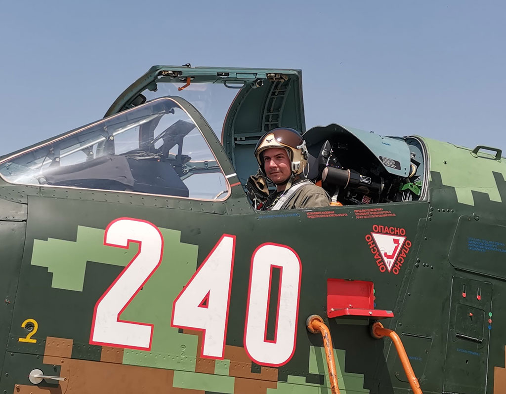 Офицер с първи самостоятелен полет на Су-25