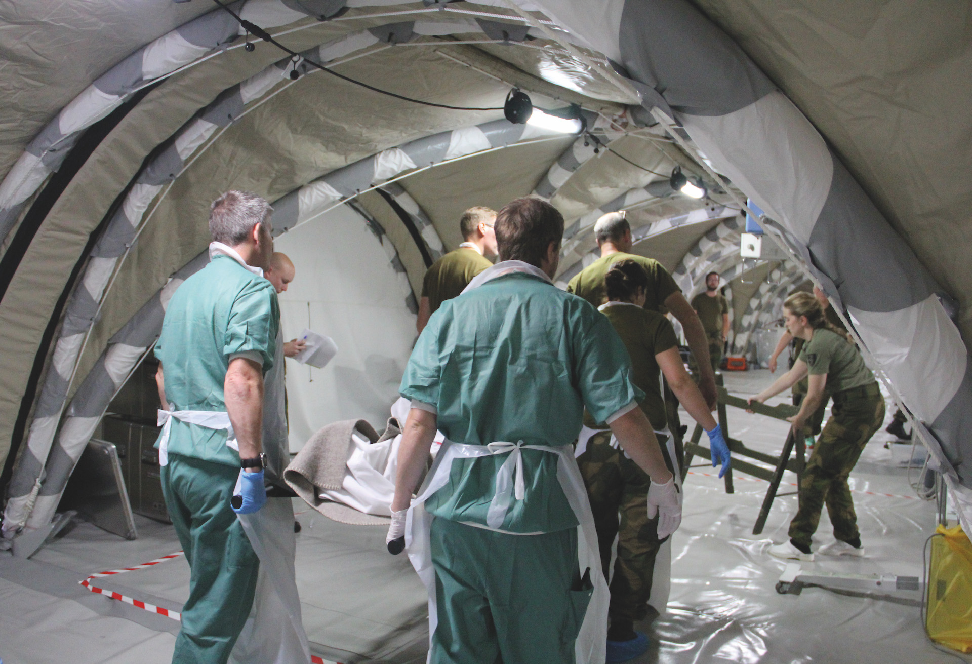 Изграждат военно-полева болница в „Арена Армеец“ с до  500 легла – армията готова да изгради болници и в други градове