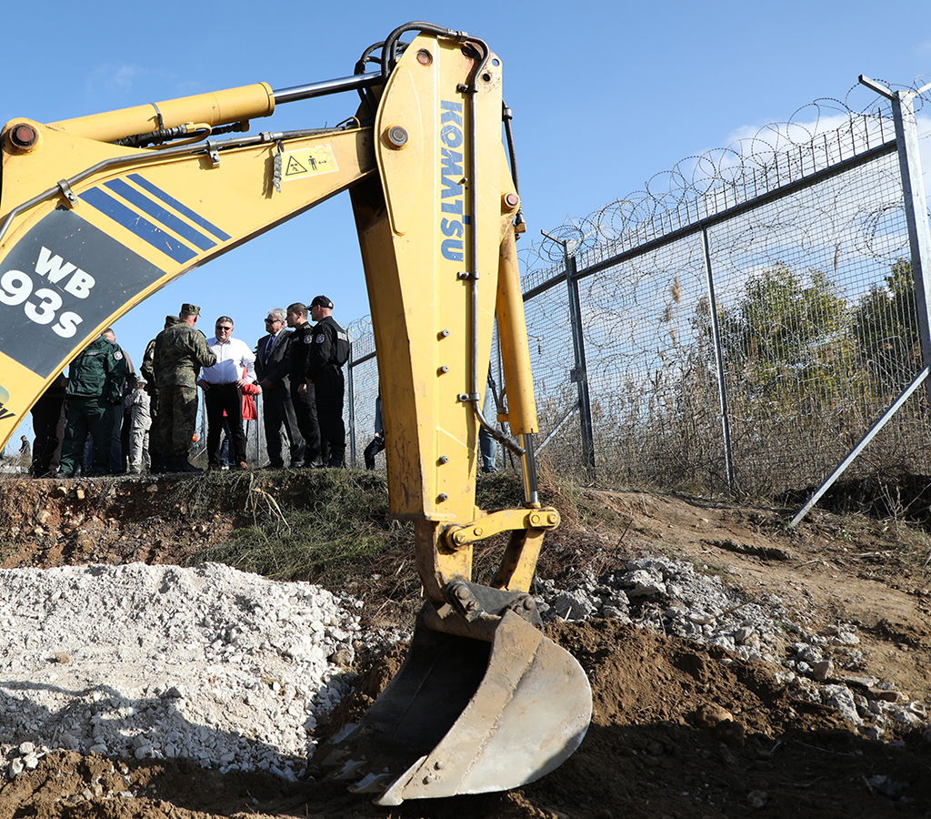 Силовите министри инспектираха ремонта на граничната ограда