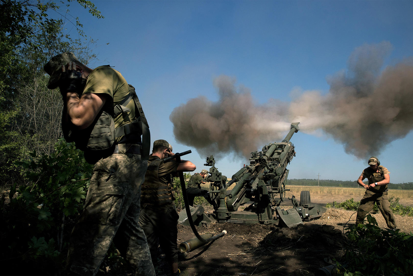 Защо великата военна сила Русия не успява да сломи средната сила Украйна?