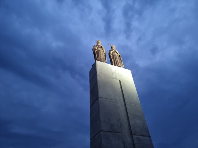 С тържествена церемония в Пазарджик бе открит 17-метров паметник на покровителите на града светите равноапостоли Константин и Елена