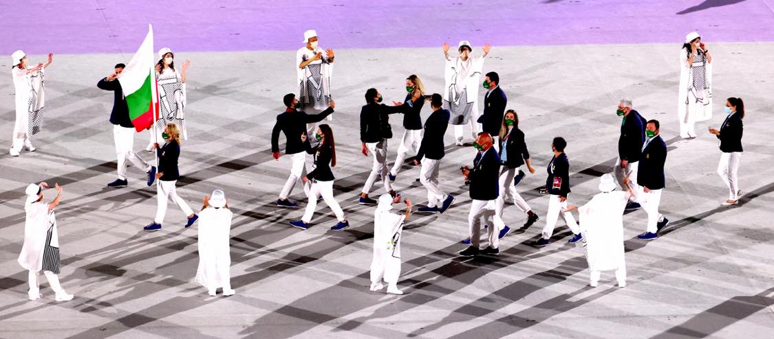 Игрите на 32-а олимпиада бяха открити една година по-късно с красива церемония на Олимпийския стадион в Токио, тенисистката Наоми Осака запали огъня