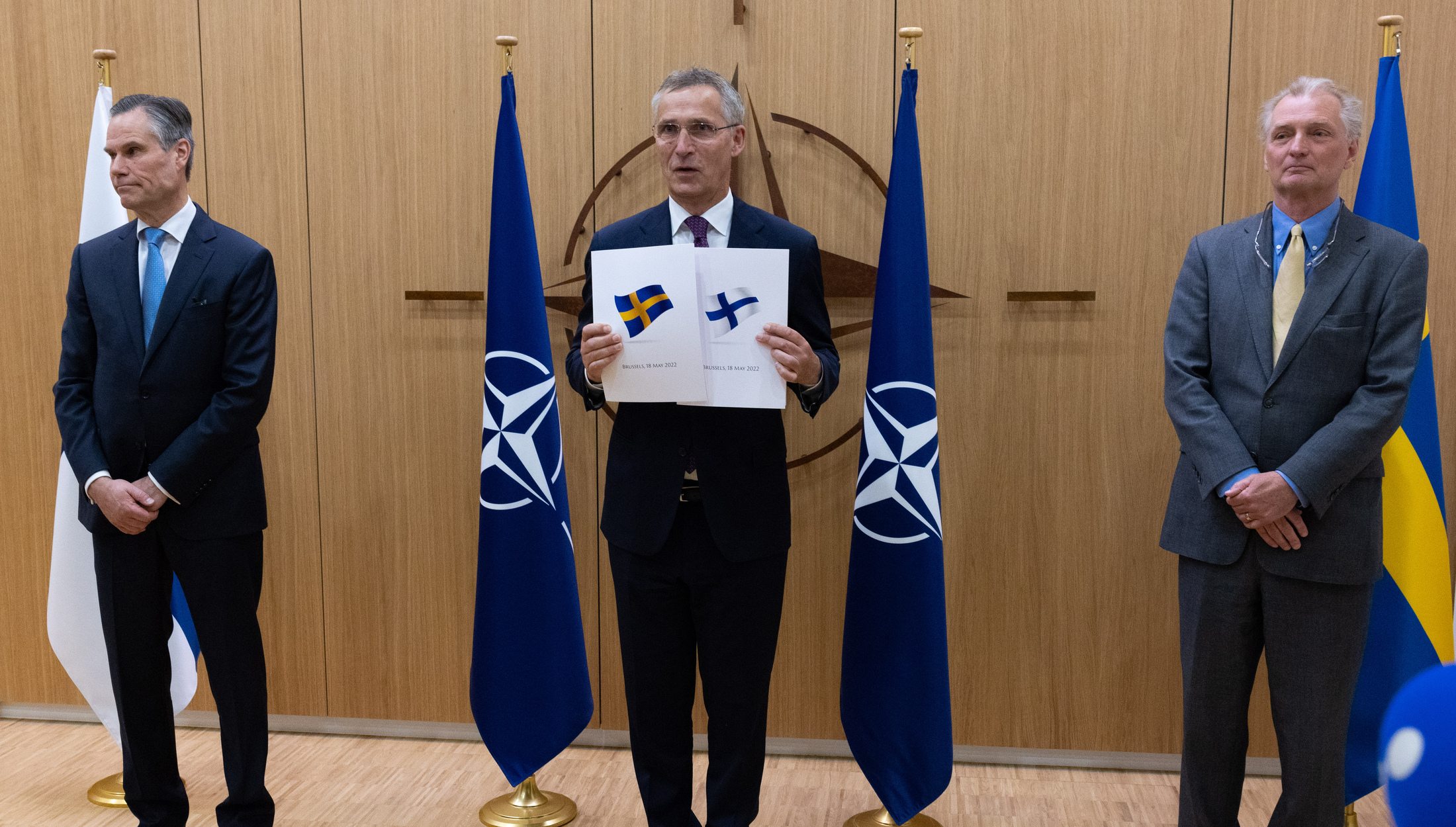 Финладия и Швеция подадоха молби за НАТО